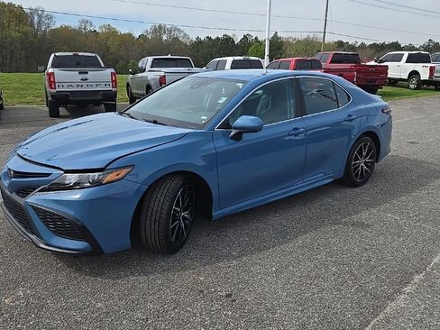 Used 2024 Toyota Camry SE image 1