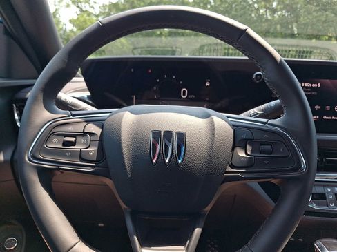 Used 2025 Buick Envista Sport Touring w/ Convenience I Package FWD image 18