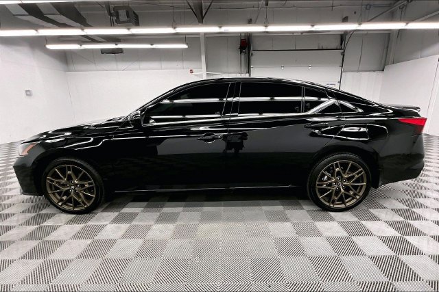Used 2025 Nissan Altima 2.5 SR w/ SR Premium Package AWD/4WD image 14