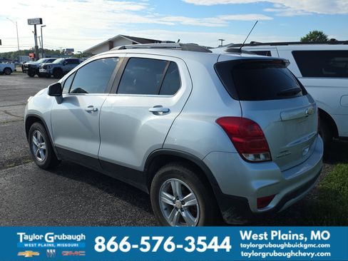 Used 2017 Chevrolet Trax LT AWD/4WD image 2