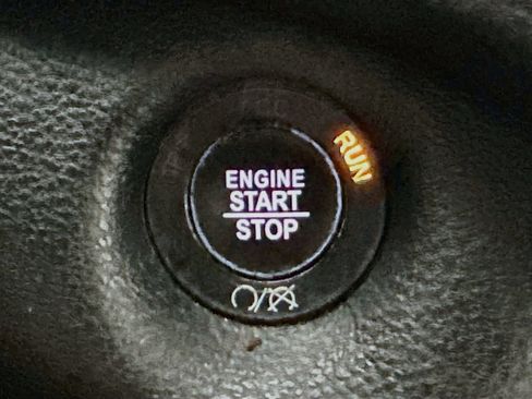 Used 2019 Jeep Cherokee Latitude Plus FWD image 27