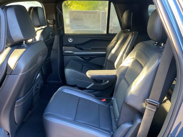 New 2027 Lincoln Navigator Reserve w/ Jet Appearance Package AWD/4WD image 7