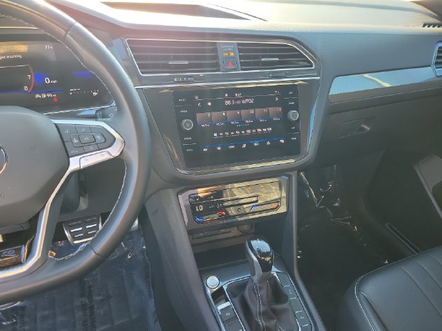 Certified 2023 Volkswagen Tiguan SE R-Line FWD image 24