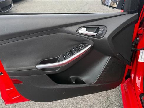 Used 2017 Ford Focus ST image 5