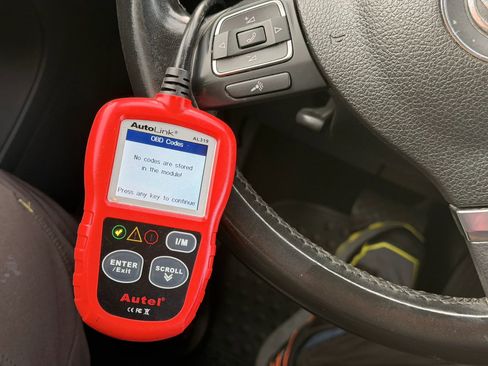 Used 2012 Volkswagen Tiguan S image 30