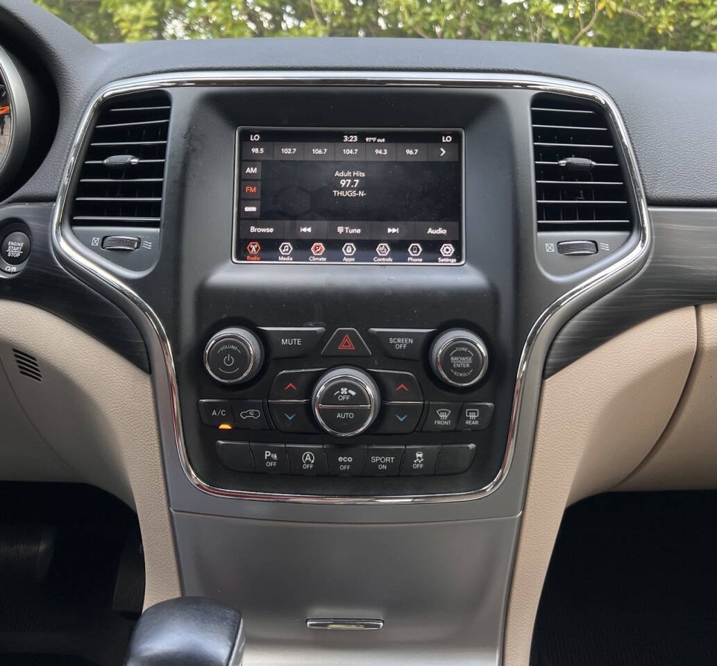 Used 2020 Jeep Grand Cherokee Laredo AWD/4WD image 26