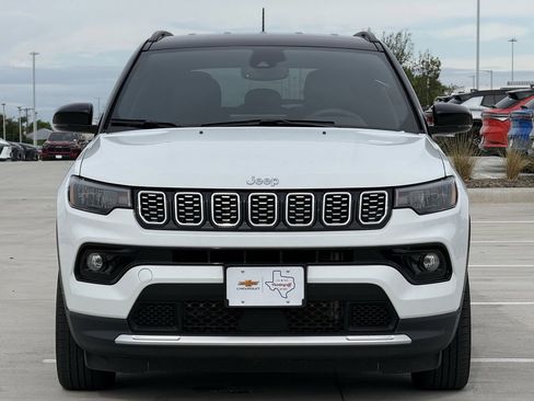 Used 2025 Jeep Compass Limited image 7