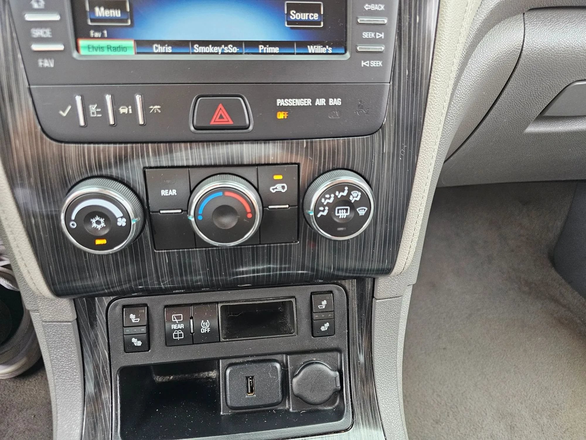 Used 2015 Chevrolet Traverse LT w/ Style and Technology Package FWD image 12