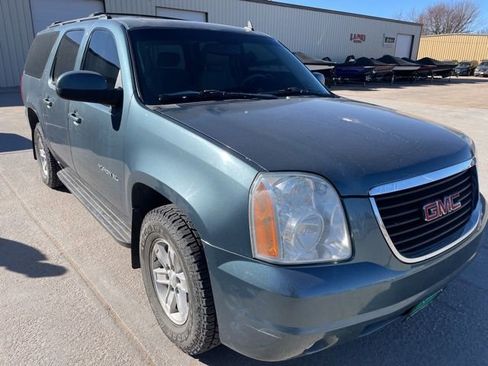 Used 2010 GMC Yukon XL SLT w/ SLT-2 Equipment Package AWD/4WD image 3