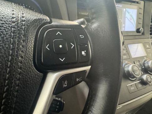 Used 2018 Toyota Sienna XLE AWD/4WD image 17