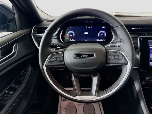 New 2025 Jeep Grand Cherokee L Altitude image 11