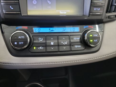 Used 2018 Toyota RAV4 XLE FWD image 21