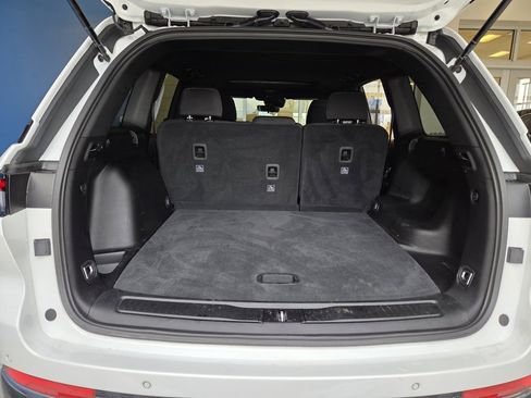 Used 2025 Jeep Grand Cherokee Laredo X image 12