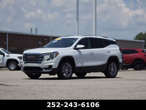 Used 2024 GMC Terrain SLT w/ Infotainment Package II AWD/4WD image 3