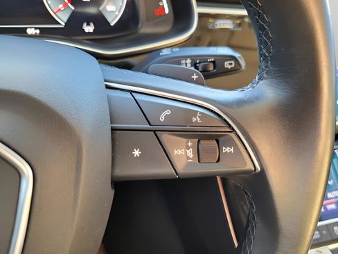 Used 2022 Audi Q7 2.0T Premium Plus w/ Premium Plus Package image 32