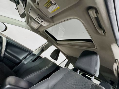 Used 2018 Toyota RAV4 XLE AWD/4WD image 15