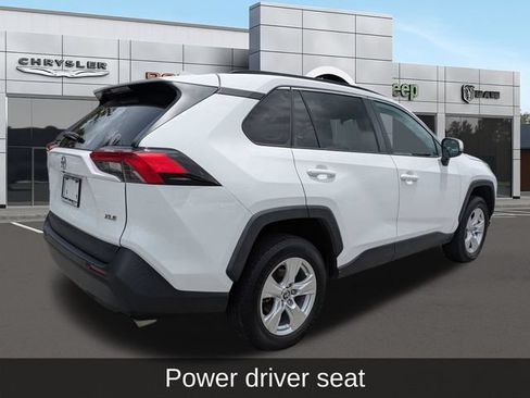 Used 2021 Toyota RAV4 XLE FWD image 3