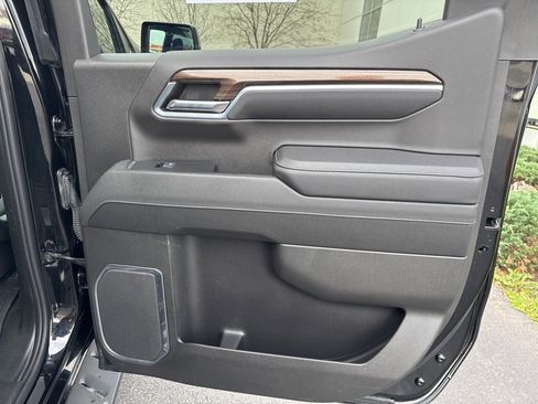 Used 2023 Chevrolet Silverado 1500 LT Trail Boss w/ LPO, Dark Essentials Package image 36