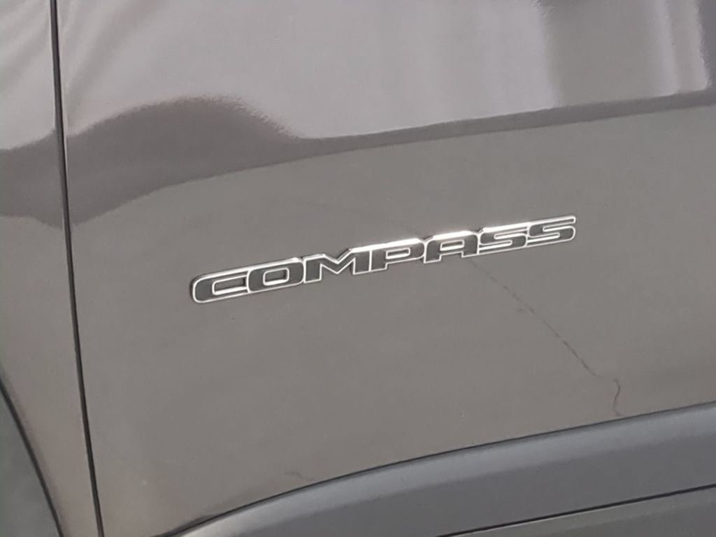 Used 2018 Jeep Compass Limited w/ Navigation Group FWD image 16