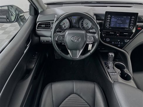 Used 2024 Toyota Camry SE image 3