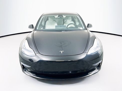 Used 2019 Tesla Model 3 Standard Range image 2