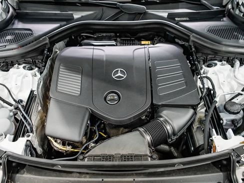 Used 2025 Mercedes-Benz GLC 300 image 28