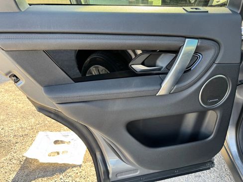 Used 2020 Land Rover Discovery Sport SE image 16