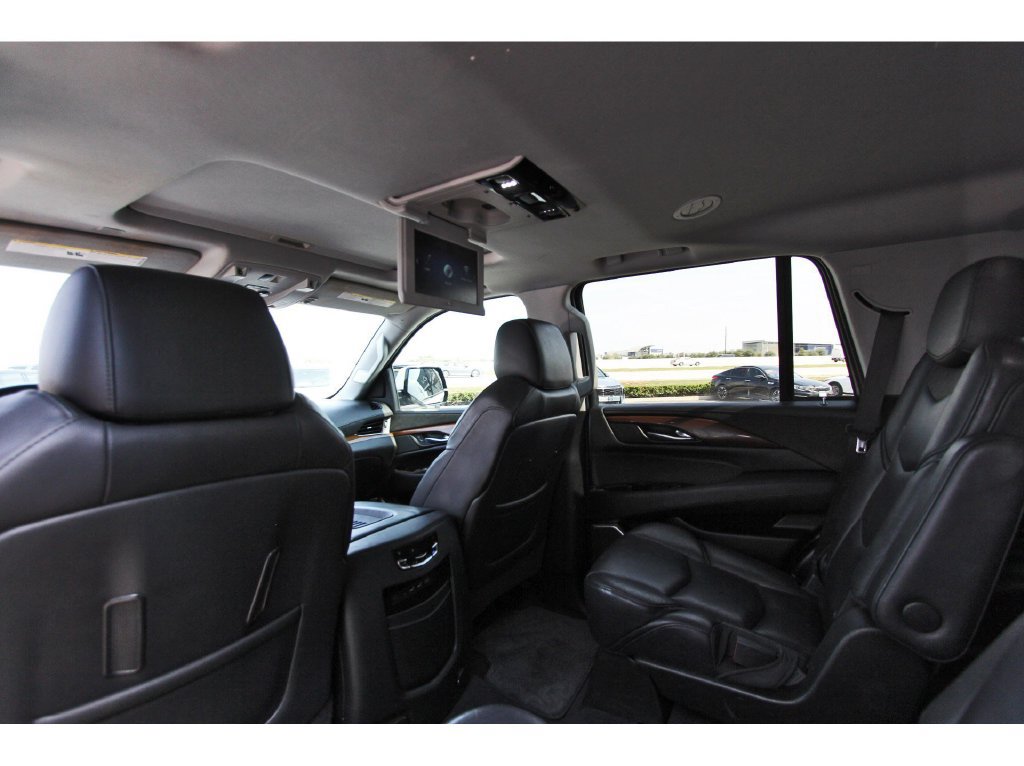 Used 2020 Cadillac Escalade Premium Luxury w/ LPO, Radiant Package AWD/4WD image 33
