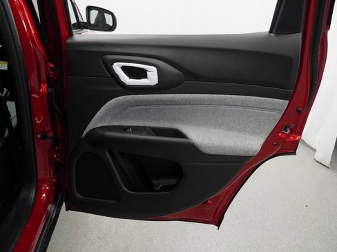 Certified 2025 Jeep Compass Latitude w/ Convenience Group image 43