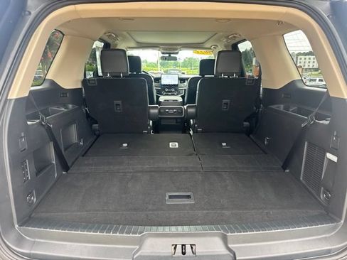 Used 2023 Ford Expedition XLT RWD image 17