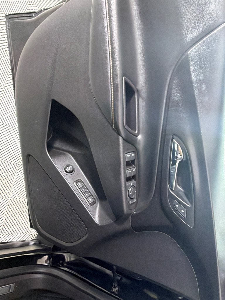 Used 2018 Chevrolet Equinox Premier FWD image 9
