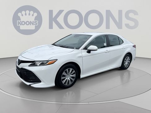 Used 2019 Toyota Camry LE FWD image 1