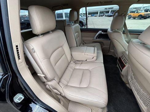 Used 2013 Toyota Land Cruiser image 26