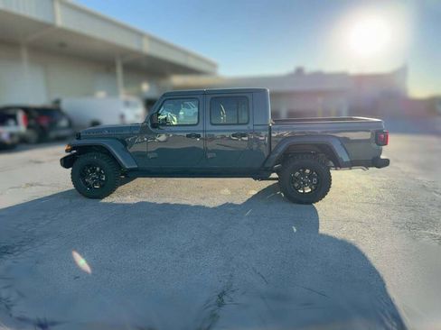 New 2025 Jeep Gladiator Sport image 6