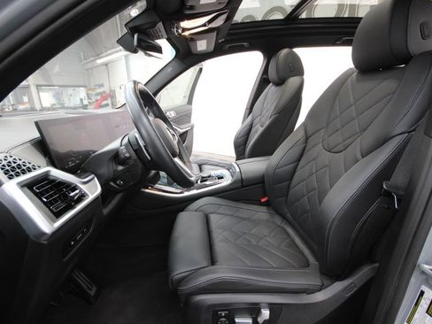 Used 2025 BMW X5 xDrive40i w/ M Sport Package AWD/4WD image 16