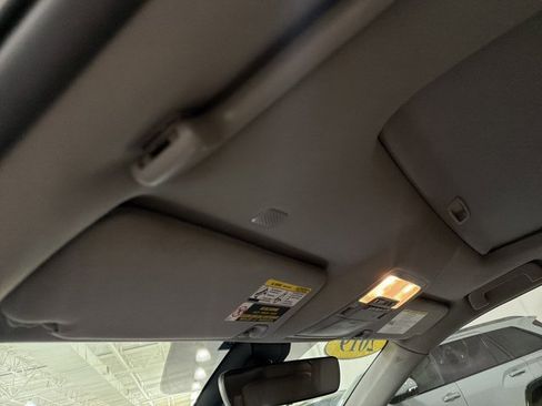 Used 2019 Toyota Highlander Limited w/ Protection Package #3 AWD/4WD image 10