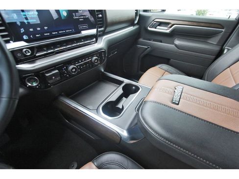 Used 2025 Chevrolet Silverado 3500 High Country w/ High Country Premium Package image 25