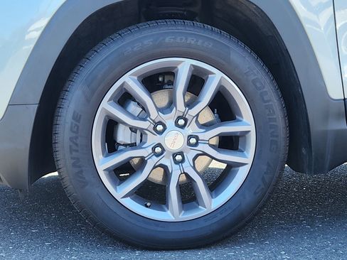 Used 2024 GMC Terrain SLT AWD/4WD image 9