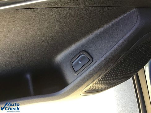 Used 2024 Chevrolet Traverse LT image 30