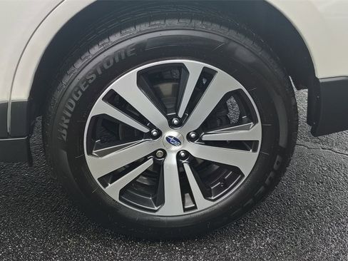 Used 2018 Subaru Outback 3.6R Limited image 32