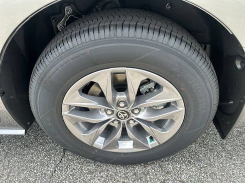 New 2026 Toyota Sienna XLE FWD image 9