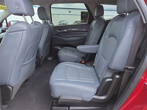 Used 2021 Buick Enclave Essence image 11