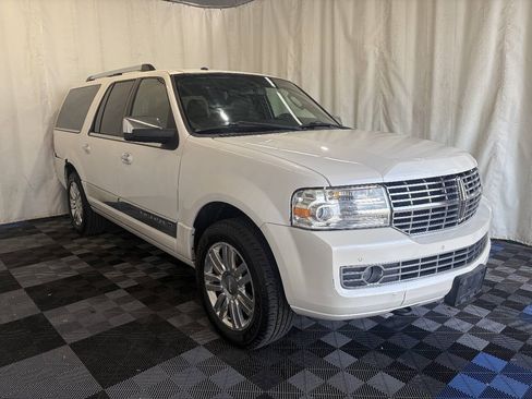 Used 2014 Lincoln Navigator L 4WD image 3