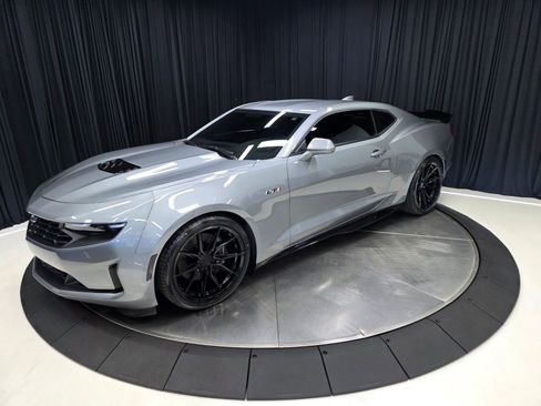Used 2024 Chevrolet Camaro LT RWD image 10