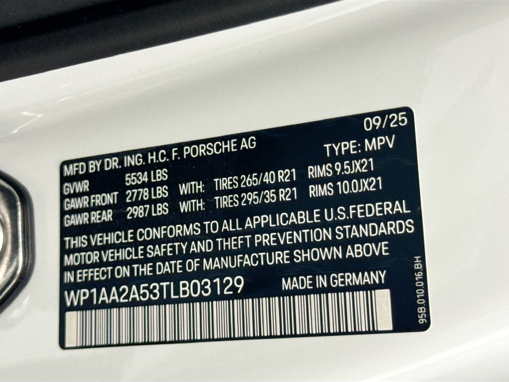 Used 2026 Porsche Macan AWD/4WD image 36