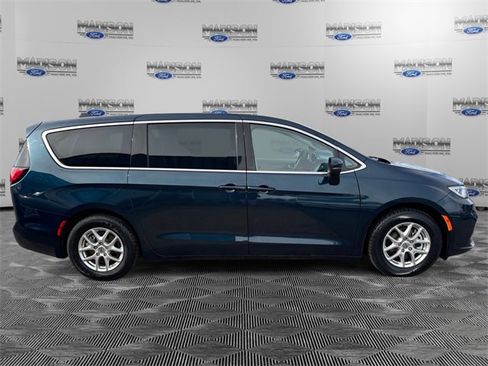 Used 2023 Chrysler Pacifica Touring-L image 6