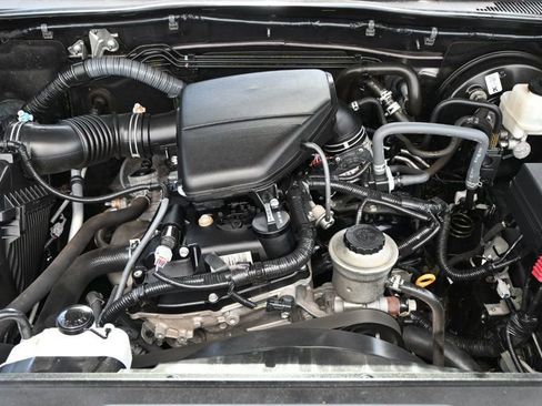 Used 2019 Toyota Tacoma SR w/ SR Convenience Package image 17