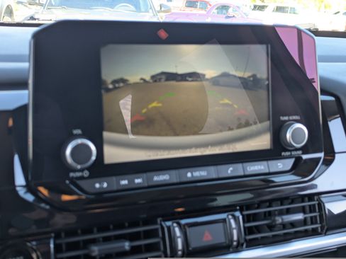 Used 2025 Nissan Pathfinder SV image 23