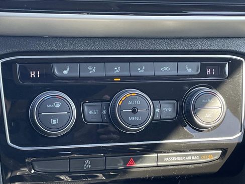 Used 2023 Volkswagen Atlas SE image 30