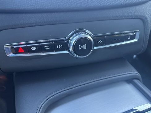 Certified 2025 Volvo XC90 B5 Core image 25